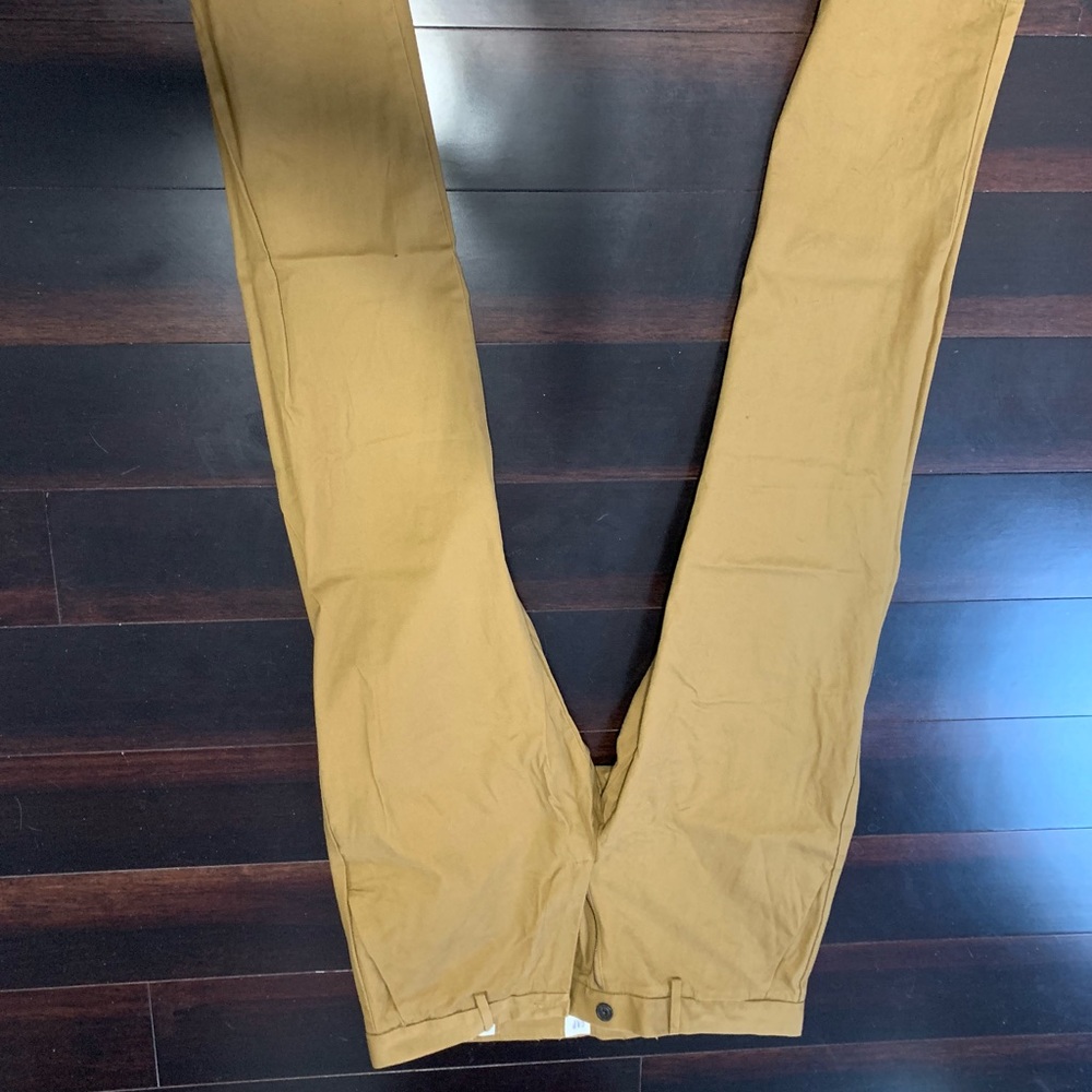 Gap - Slim Fit - Khaki - 32x32 - WORN ONCE